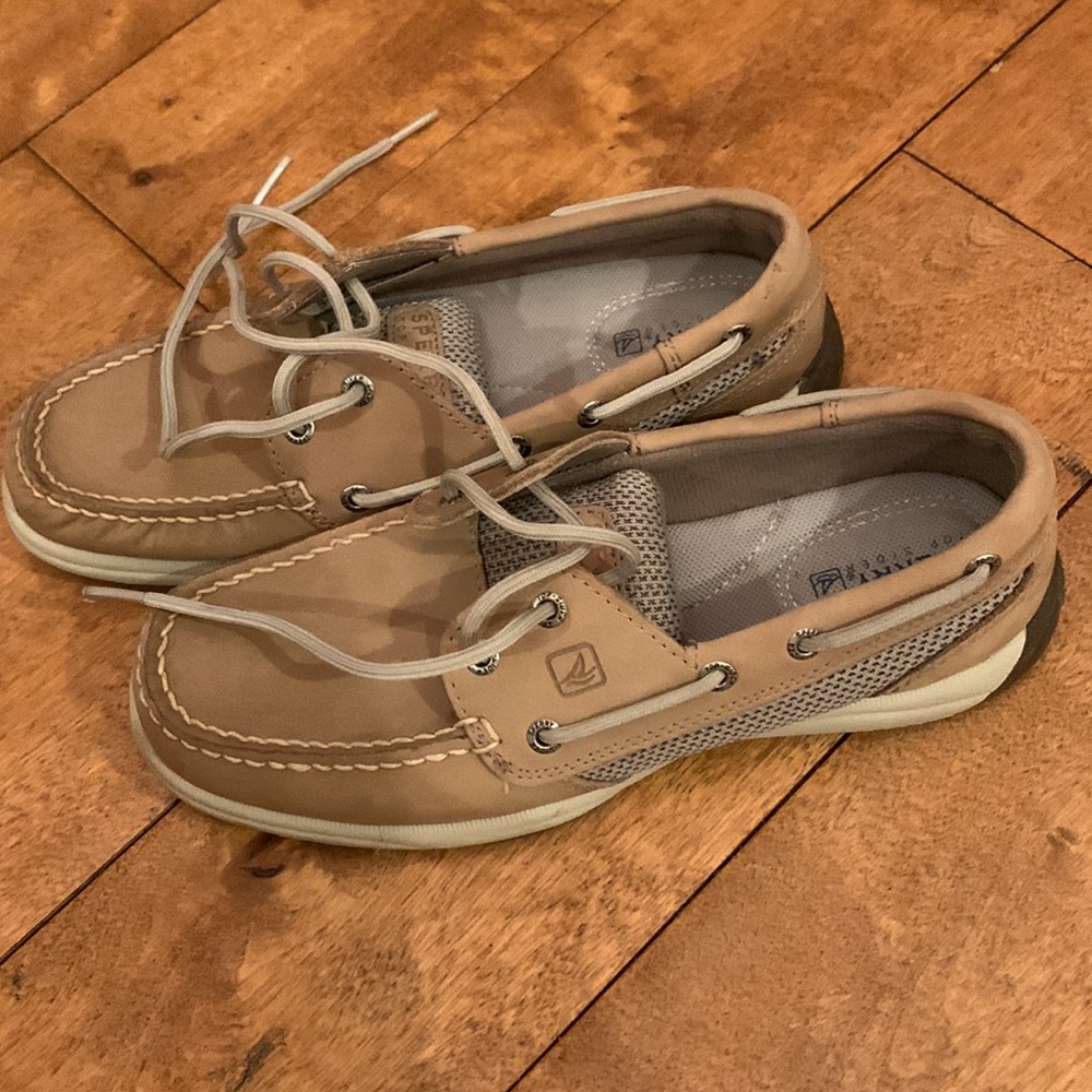 Woman’s Sperrys boat shoe size 6 - Picture 2 of 5
